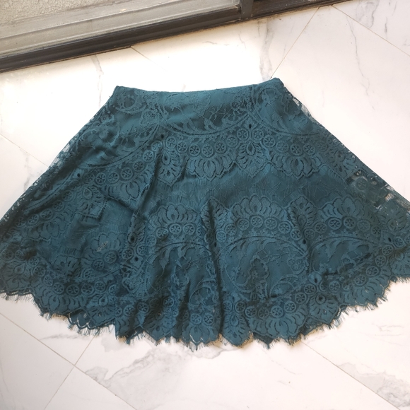Emerald Green Lace Dress - Picture 6 of 14